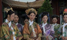 皇上和嫔妃吃瓜视频播放,皇上与嫔妃的吃瓜大戏，视频播放量爆表！