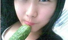 美女喝茶吃瓜视频在线观看,美女演绎悠闲生活，在线观看美不胜收