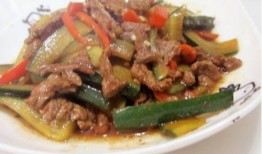 牛肉炒紫矮瓜可以吃吗视频,牛肉炒紫矮瓜，营养搭配，健康享口福