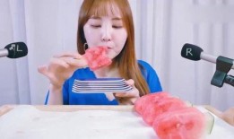 小姐姐吃瓜的视频,小姐姐带你揭秘吃瓜界的欢乐瞬间