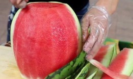 吃瓜会导致流产吗视频,吃瓜引发流产？揭秘瓜果安全食用指南