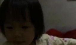 吃瓜邻居家的小孩视频,萌态十足引网友热议