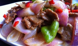 牛肉炒紫矮瓜可以吃吗视频,牛肉炒紫矮瓜，营养搭配，健康享口福