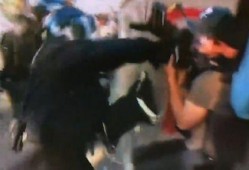 美国吃瓜暴力视频,视频揭示惊人一幕