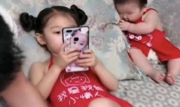 女儿吃瓜搞笑视频,萌态十足引网友爆笑