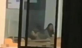 吃瓜电梯口视频,一场全民围观的热议事件