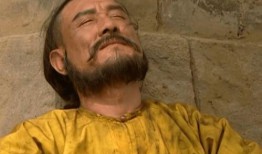 吃瓜反被别人打到视频