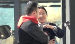 闫妮黄晓明吃瓜视频片段,娱乐圈幕后趣事大揭秘