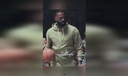 路人盲目吃瓜的视频,揭秘路人围观背后的真相