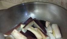 吃货吃水煮茄瓜视频,水煮茄瓜，吃货们的美味探索之旅