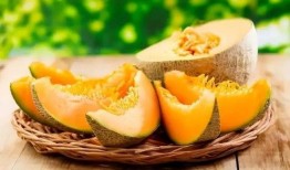 锯齿牙吃哈密瓜视频,趣味视频带你领略美食与挑战的碰撞