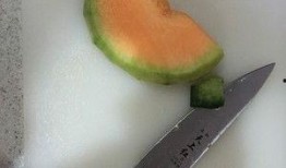 吃哈密瓜的皮的视频