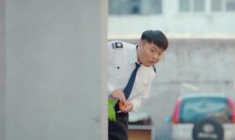 吃瓜保安砸门视频,一场意外引发的全民热议