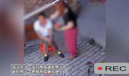 女子随地方便被拍吃瓜视频,吃瓜视频引发网友热议