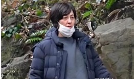 阿姨吃大瓜的视频