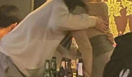 吃瓜酒馆事件视频播放,视频揭秘网络舆论风暴背后的真相